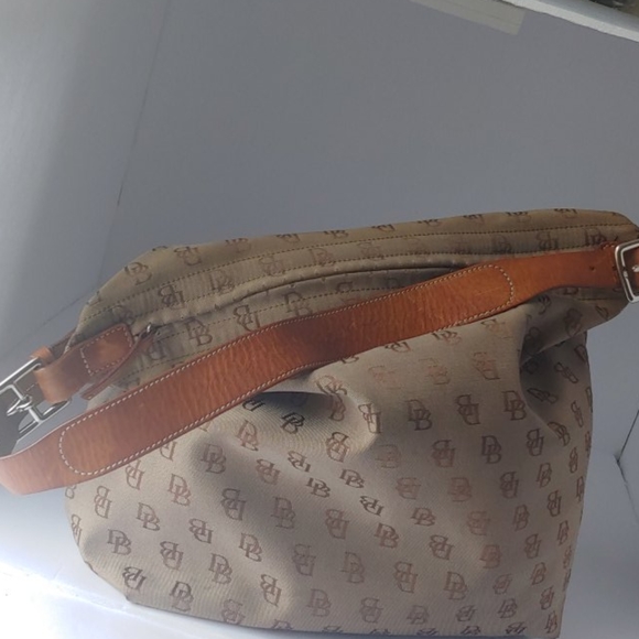 Dooney and Bourke. - Picture 4 of 4